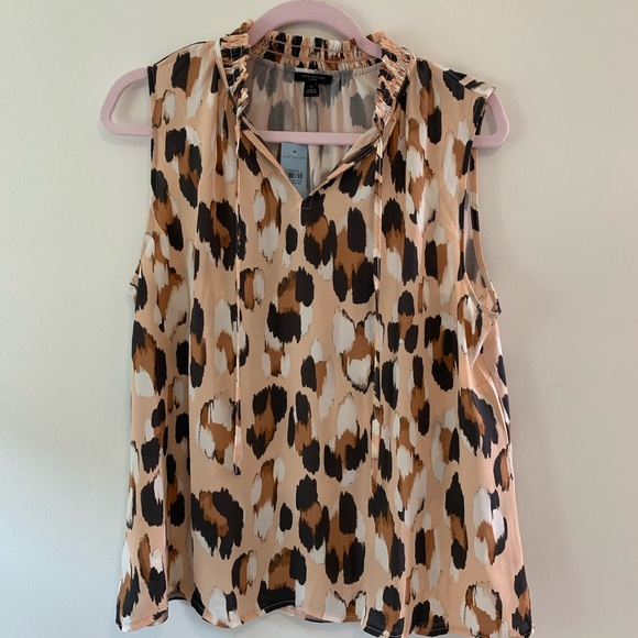 NWT Ann Taylor animal print sleeveless top/shell. - Picture 4 of 6
